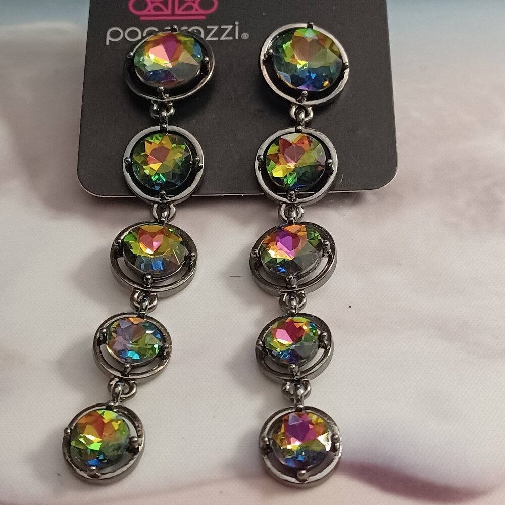 NWT PAPARAZZI THE GLAM PRINCESS HAS ARRIVED EARRINGS